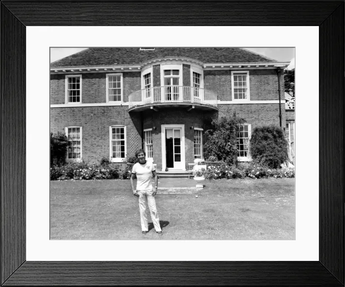 Framed Print : Singer and Presenter Des O Connor at his home. June 1980 Framed Print : Singer and Presenter Des O Connor at his home. June 1980