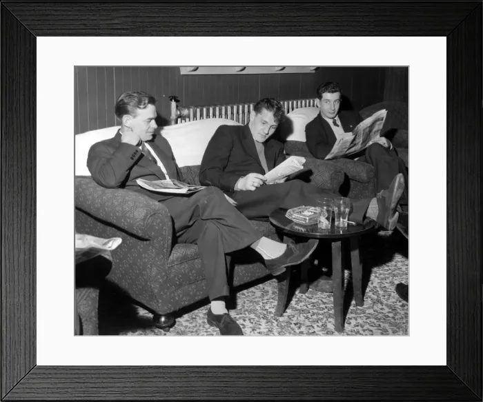 Framed Print : Manchester United team training at Blackpool. L-R Ernie Taylor