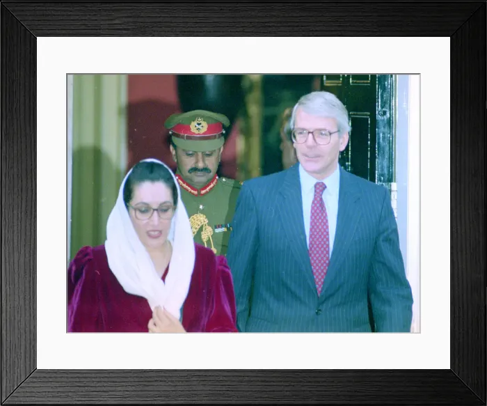 Framed Print : Prime Minister John Major with Pakistani and PPP leader Benazir Bhutto