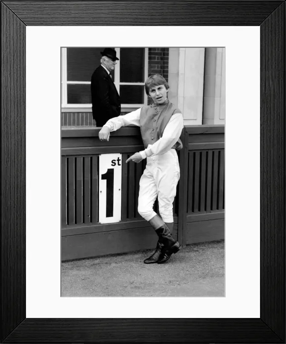 Framed Print : Fresh back from his successful win in the French Derby, Willie Carson rode at Lingfield Framed Print : Fresh back from his successful win in the French Derby, Willie Carson rode at Lingfield