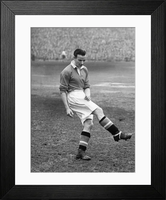 Framed Print : Manchester United. Johnny Berry. April 1952 12  /  04  /  1952