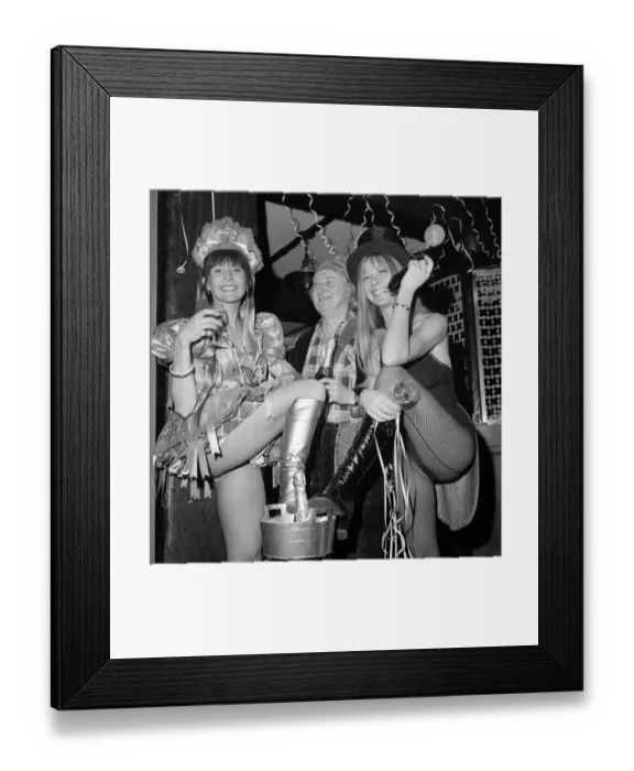 Framed Print : Bournemouth fashion mask ball. February 1975 75-00813-004