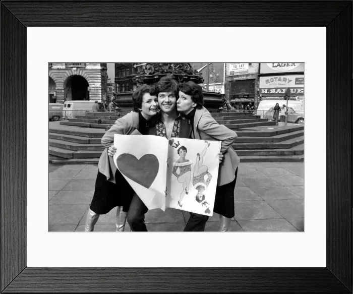 Framed Print : Pop Singer. Bill Lindsay. Valentines Day. February 1975 75-00859-001 Framed Print : Pop Singer. Bill Lindsay. Valentines Day. February 1975 75-00859-001