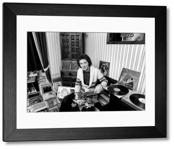 Framed Print : Pop Singer: Gilbert O Sullivan. February 1975 75-00938-008 Framed Print : Pop Singer: Gilbert O Sullivan. February 1975 75-00938-008