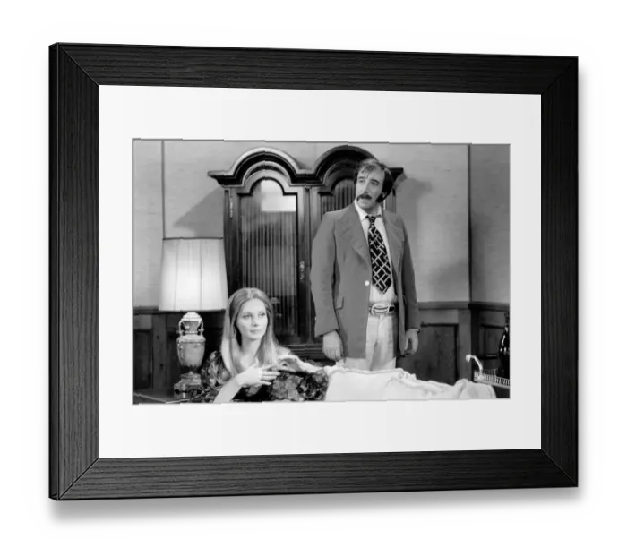 Framed Print : Actor  /  Humour  /  comedy. Peter Sellers filming Pink Panther
