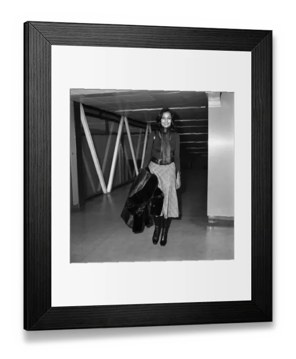 Framed Print : Shakira, wife of actor Michael Caine leaves Heathrow Airport today to join husband in Framed Print : Shakira, wife of actor Michael Caine leaves Heathrow Airport today to join husband in