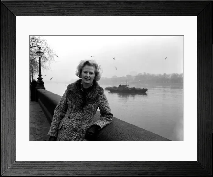 Framed Print : Mrs. Margaret Thatcher next to the Thames. February 1975 75-00775-004 Framed Print : Mrs. Margaret Thatcher next to the Thames. February 1975 75-00775-004