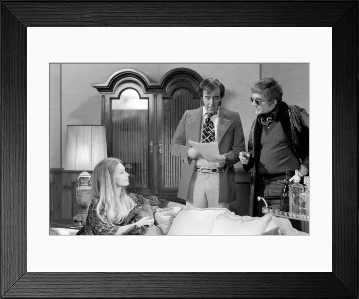 Framed Print : Actor  /  Humour  /  comedy. Peter sellers filming Pink Panther