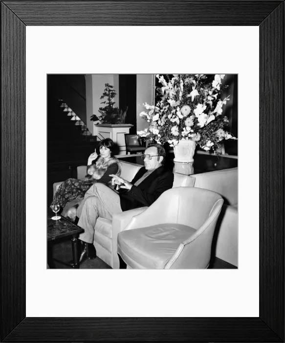 Framed Print : Richard Burton at Dorchester Hotel. February 1975 75-00873-003