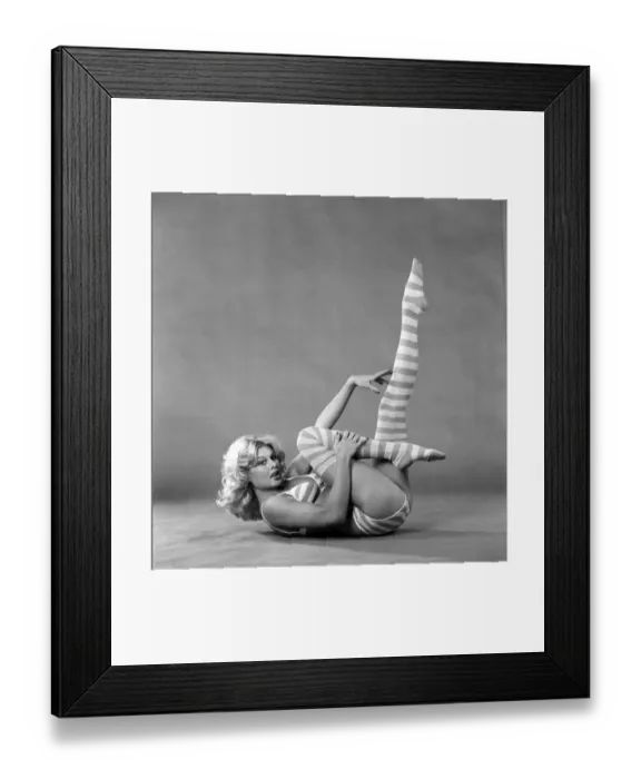 Framed Print : Glamour. Stocking Fashion. Jilly Johnson. February 975 75-00713