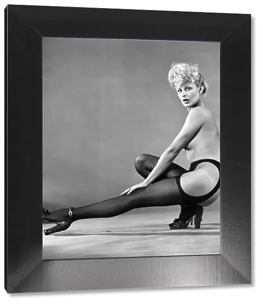 Glamour. Stocking Fashion. Jilly Johnson. February 1975 75-00713-002