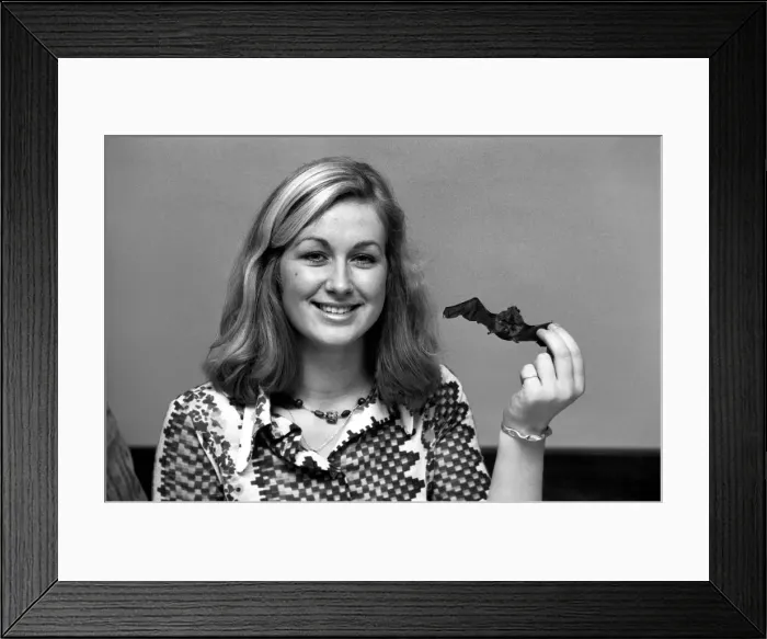 Framed Print : Susan King: Queen of Country Search. 18-year-old Susan King is the presenter of Framed Print : Susan King: Queen of Country Search. 18-year-old Susan King is the presenter of