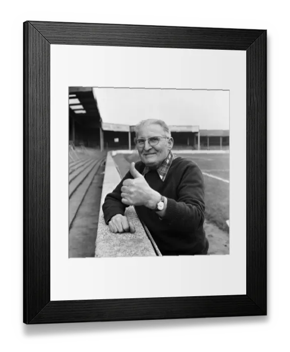 Framed Print : Old man / Grounds man / Humour. January 1975 75-00466-004 Framed Print : Old man / Grounds man / Humour. January 1975 75-00466-004
