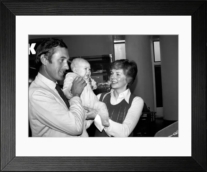Framed Print : Zaire River Expedition Returns: Captain Alun Davies sees his son Max Framed Print : Zaire River Expedition Returns: Captain Alun Davies sees his son Max