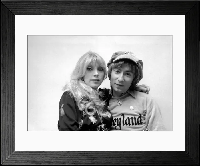 Framed Print : Lynsey De Paul and Barry Blue. January 1975 75-00607-002