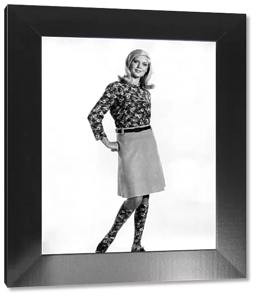 Clothing Fashions 1965: Maureen Walker. November 1965 P006770