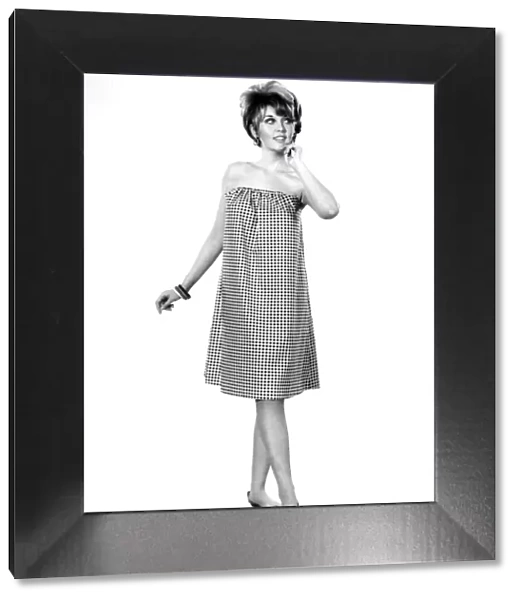 Reveille Fashions: Delia Freeman. May 1967 P006717