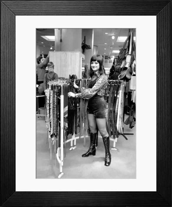 Framed Print : 1970s Fashion: Shorts. January 1971 71-00161-018 Framed Print : 1970s Fashion: Shorts. January 1971 71-00161-018