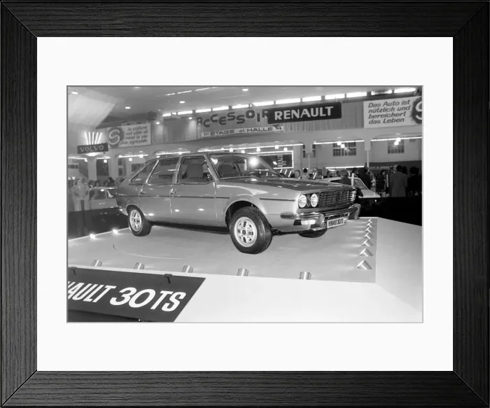 Framed Print : Renault 30TS at the Geneva Motor Show. March 1975 75-01419-010
