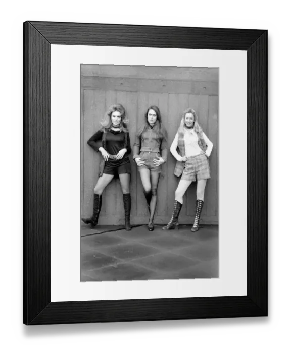 Framed Print : 1970s Fashion: Shorts. January 1971 71-00161-004