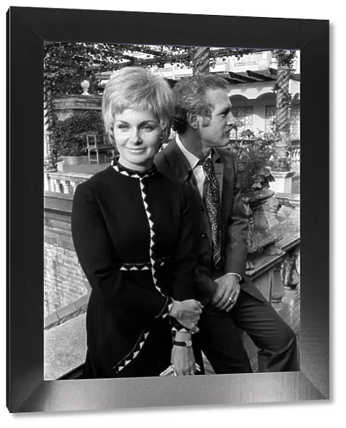 Joanne Woodward October 1969 And Husband Paul Newman at a press conference in