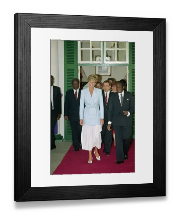 Framed Print : Diana, Princess of Wales Overseas Visit to Zimbabwe, July 1993 Framed Print : Diana, Princess of Wales Overseas Visit to Zimbabwe, July 1993