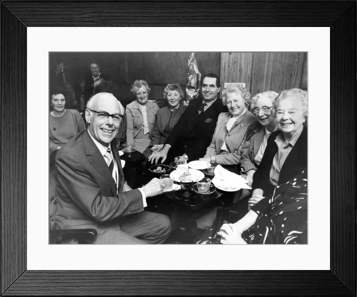 Framed Print : Margaret Thatcher Dennis Thatcher sits round the table with Neville Trotter Framed Print : Margaret Thatcher Dennis Thatcher sits round the table with Neville Trotter