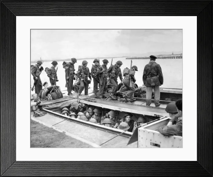 Framed Print : These men of the 4 / 5th Battalion, Royal Northumberland Fusiliers (T. A Framed Print : These men of the 4 / 5th Battalion, Royal Northumberland Fusiliers (T. A