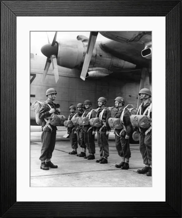 Framed Print : The 17th Battalion Parachute Regiment ready for action Framed Print : The 17th Battalion Parachute Regiment ready for action