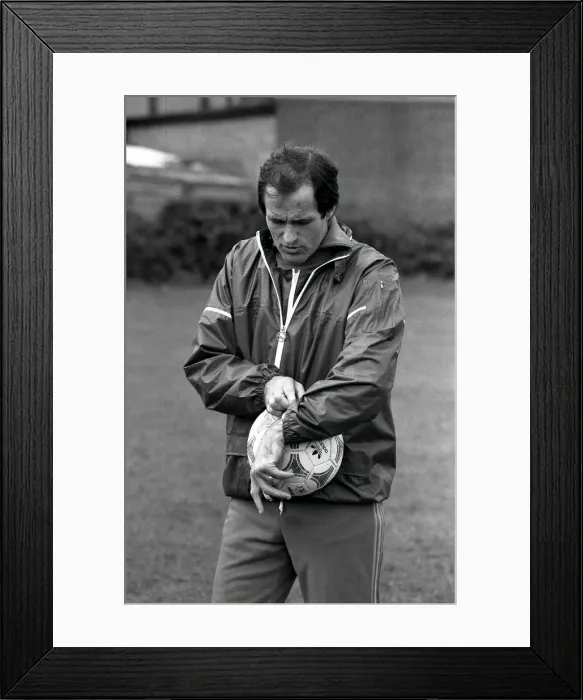 Framed Print : George Graham during a training session at Millwall 26 / 09 / 1984 Framed Print : George Graham during a training session at Millwall 26 / 09 / 1984