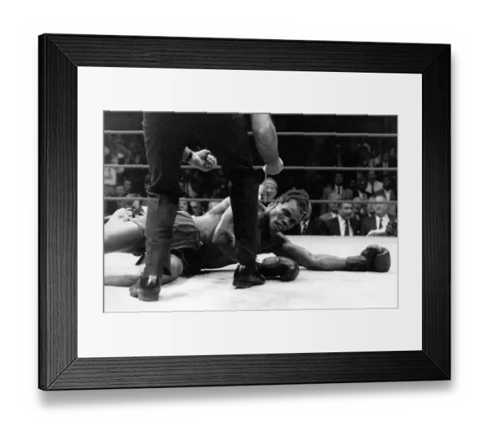 Framed Print : Kirkland Laing pressed the self-destruct button and blew away his hopes of winning a Framed Print : Kirkland Laing pressed the self-destruct button and blew away his hopes of winning a