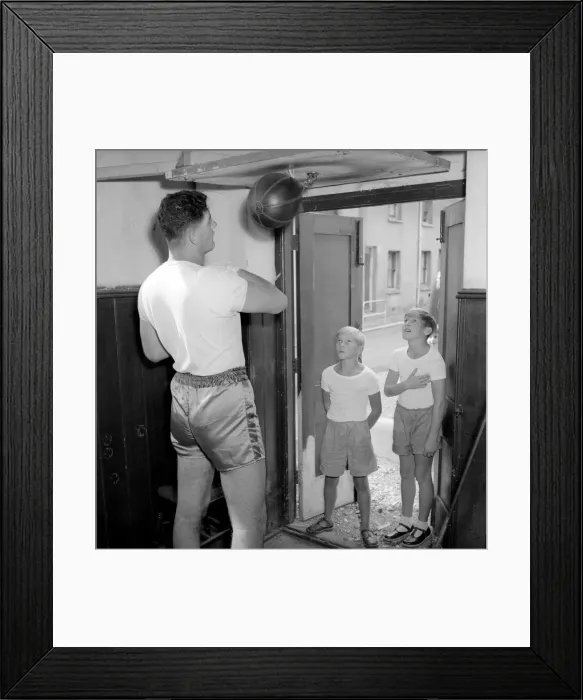 Framed Print : Boxer in training in a East London gym. 1954 A168b-003 Framed Print : Boxer in training in a East London gym. 1954 A168b-003