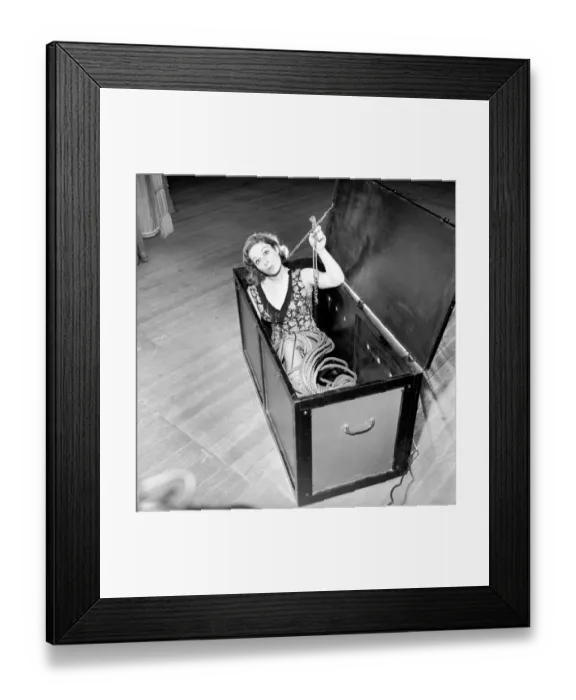 Framed Print : Woman escapologist Jill Fletcher. 1965 A1140-006