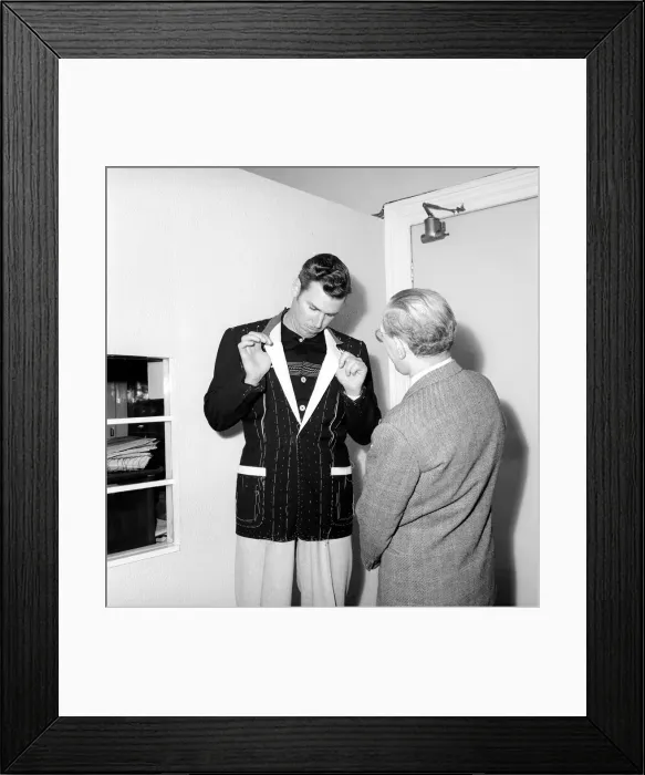 Framed Print : Singer Slim Witman. A201 Framed Print : Singer Slim Witman. A201