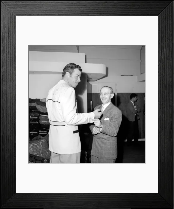 Framed Print : Singer Slim Witman. A201-005 Framed Print : Singer Slim Witman. A201-005