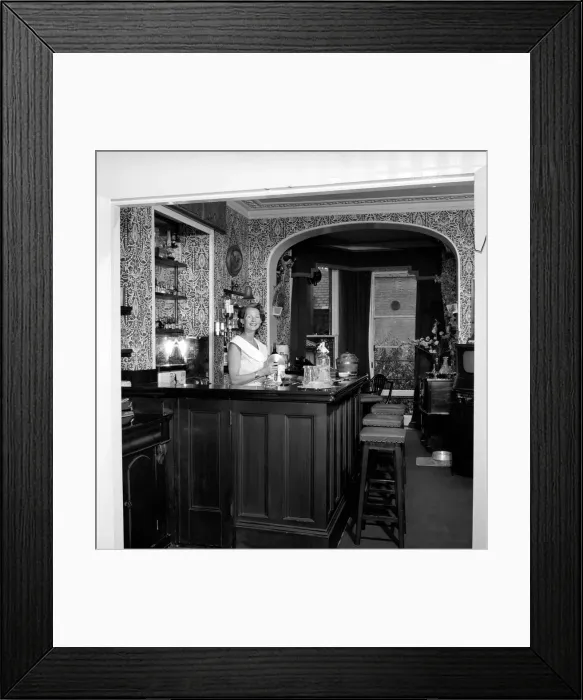Framed Print : Occupation: Barmaid: Liz Allen. 1954 A173-007 Framed Print : Occupation: Barmaid: Liz Allen. 1954 A173-007