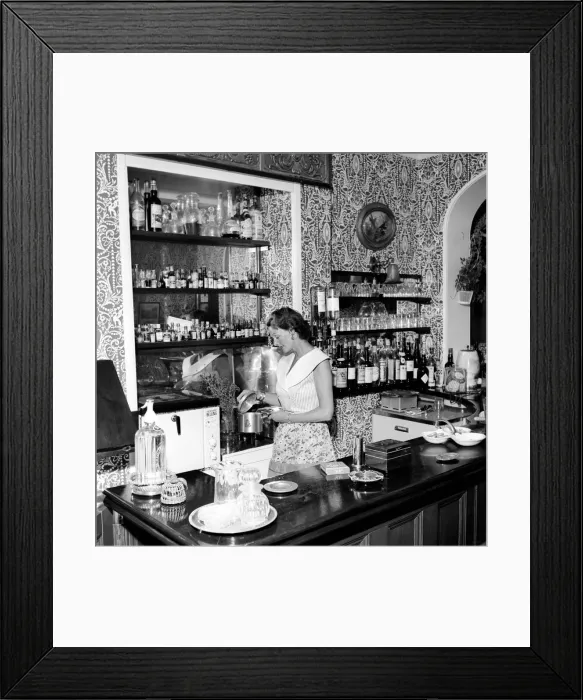 Framed Print : Occupation: Barmaid: Liz Allen. 1954 A173-003 Framed Print : Occupation: Barmaid: Liz Allen. 1954 A173-003