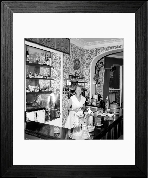 Framed Print : Occupation: Barmaid: Liz Allen. 1954 A173-004 Framed Print : Occupation: Barmaid: Liz Allen. 1954 A173-004