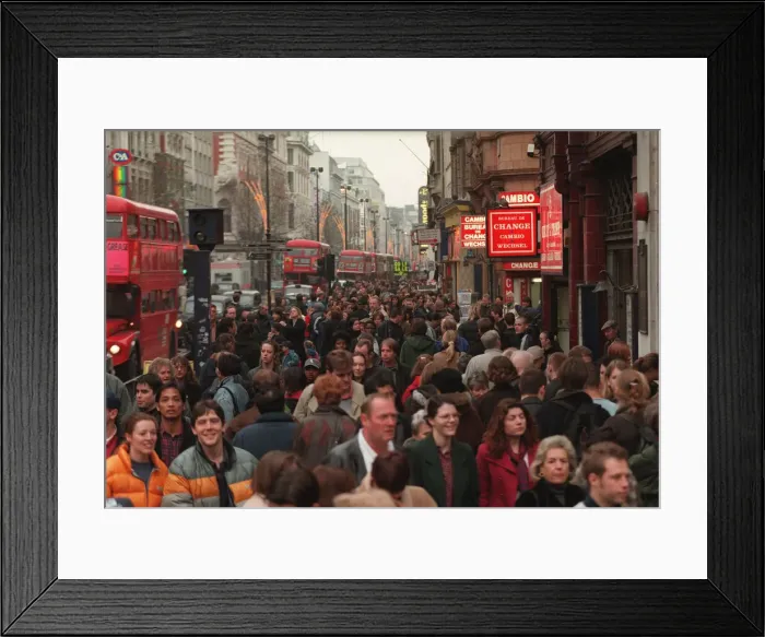 Framed Print : Christmas shoppers on Oxford Street in London A©Mirrorpix