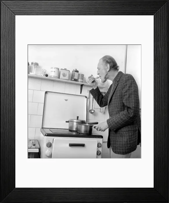 Framed Print : TV and radio presenter Fyffe Robertson. 1965 A1109 Framed Print : TV and radio presenter Fyffe Robertson. 1965 A1109