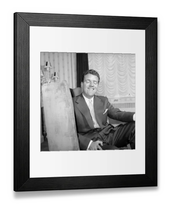 Framed Print : TV presenter Eamon Andrews. 1957 A255-004 Framed Print : TV presenter Eamon Andrews. 1957 A255-004