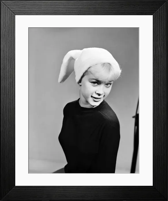 Framed Print : Clothing: Fashion: Head scarf. 1955 B249-002