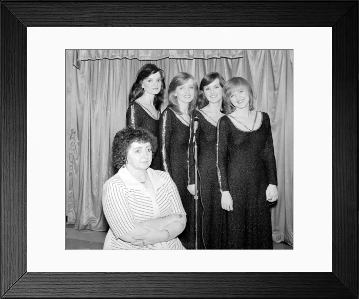Framed Print : Maureen Nolan mother of the Nolan sisters seen here with the girls during the girls tour Framed Print : Maureen Nolan mother of the Nolan sisters seen here with the girls during the girls tour