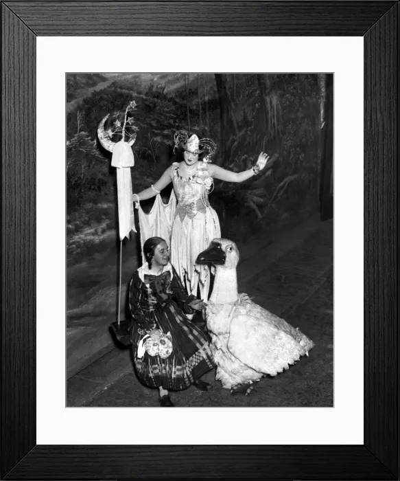 Framed Print : Ernest Leno and Molina Calverby in a scene from the play Mother Goose Framed Print : Ernest Leno and Molina Calverby in a scene from the play Mother Goose