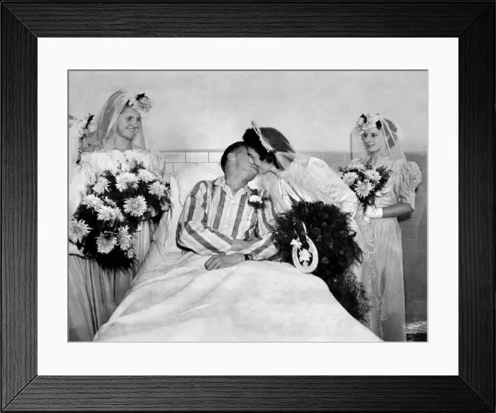 Framed Print : John Shippen and Pauline kiss after their wedding in a hospital ward Framed Print : John Shippen and Pauline kiss after their wedding in a hospital ward