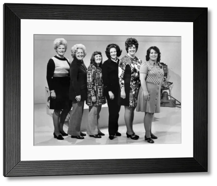 Framed Print : Slimmers Thelma Bennett, Celia Butler, Jean Middlemass, Donnette Britton, Rosina Ritchie Framed Print : Slimmers Thelma Bennett, Celia Butler, Jean Middlemass, Donnette Britton, Rosina Ritchie