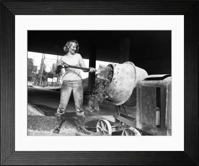 Framed Print : Marina Milton hard at work on the motorway. September 1971 P007859 Framed Print : Marina Milton hard at work on the motorway. September 1971 P007859