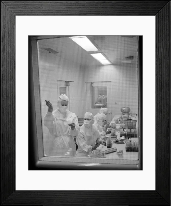 Framed Print : Medical: Polio vaccine laboratory. 1960 A834 Framed Print : Medical: Polio vaccine laboratory. 1960 A834