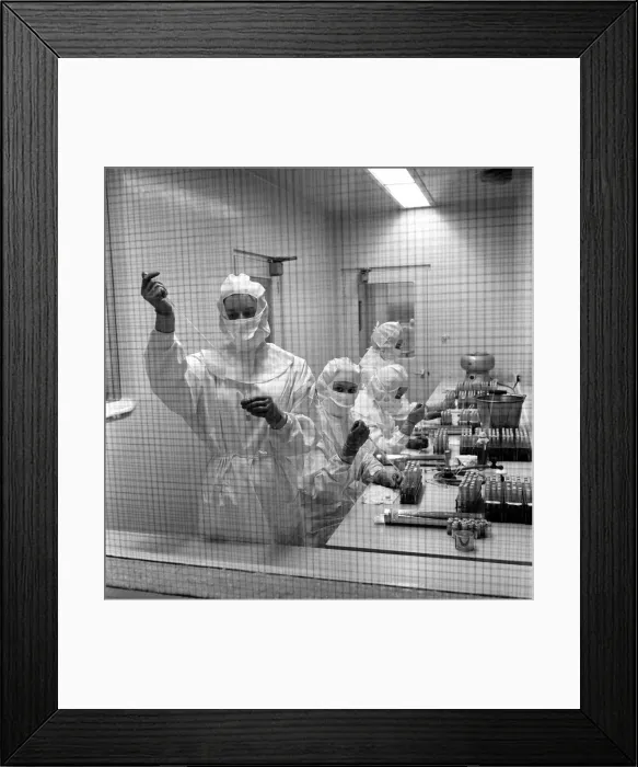 Framed Print : Medical: Polio vaccine laboratory. 1960 A834-001 Framed Print : Medical: Polio vaccine laboratory. 1960 A834-001