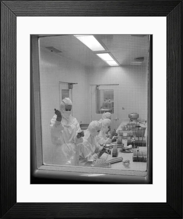 Framed Print : Medical: Polio vaccine laboratory. 1960 A834-004